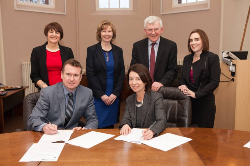 Pictured at the signing are: Back row, L-R: Professor Mary McCarron, Dean of the Faculty of Health Sciences, Trinity; Veronica Treacy, Director of Pharmacy, St James’s Hospital; Professor Derry Shanley, Chairman, St James’s Hospital Board; Professor Anne Marie Healy, Head of the School of Pharmacy and Pharmaceutical Sciences, Trinity. Front Row, L-R: Brian Fitzgerald, Chief Executive Officer, St James’s Hospital; Professor Linda Hogan, Vice Provost, Trinity.