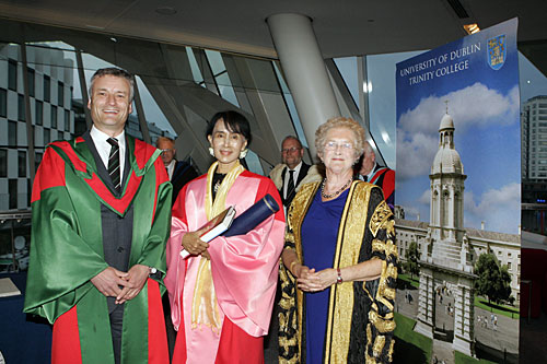 Provost, dr patrick prendergast and pro-chancellor, dr mary henry with aung san suu kyi 